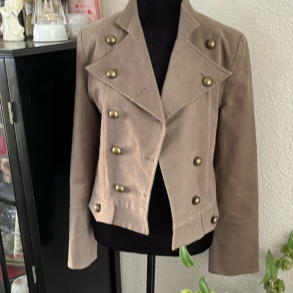Military style jacket it’s a small it’s lined can move buttons around